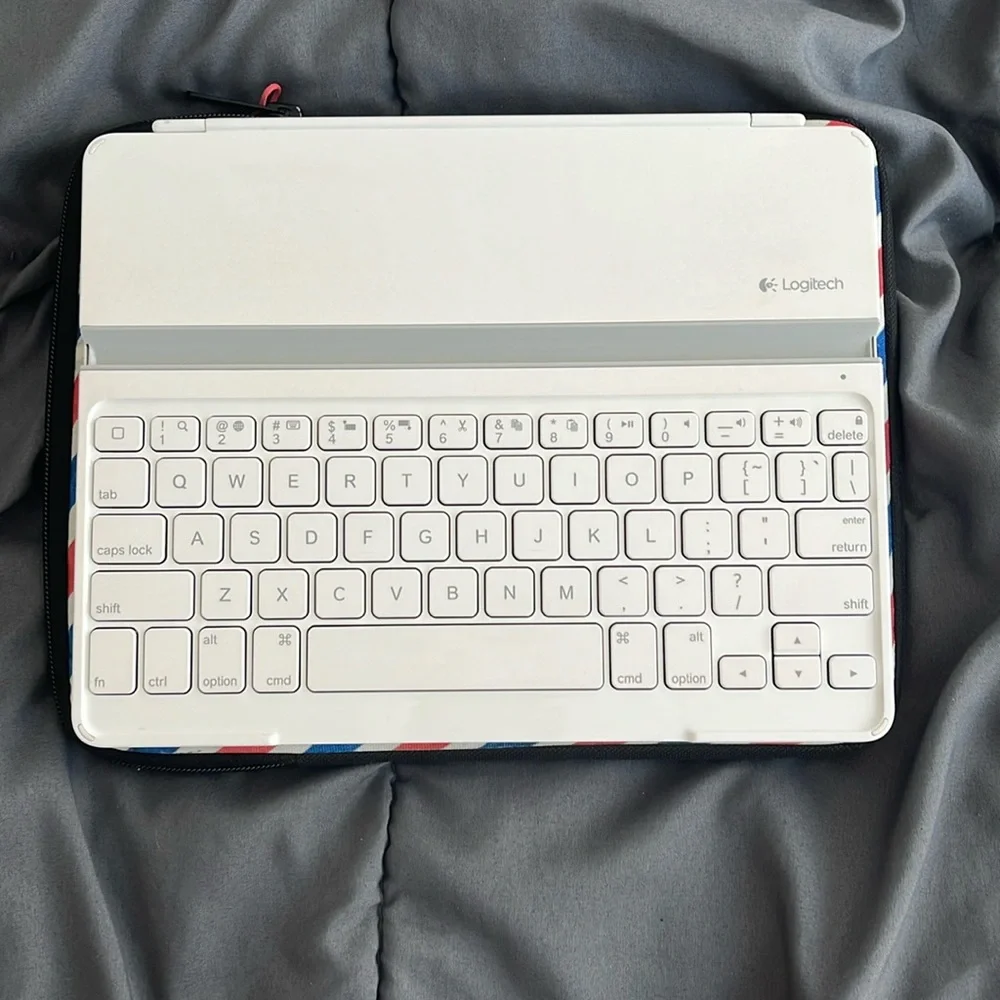 logitech keyboard and case